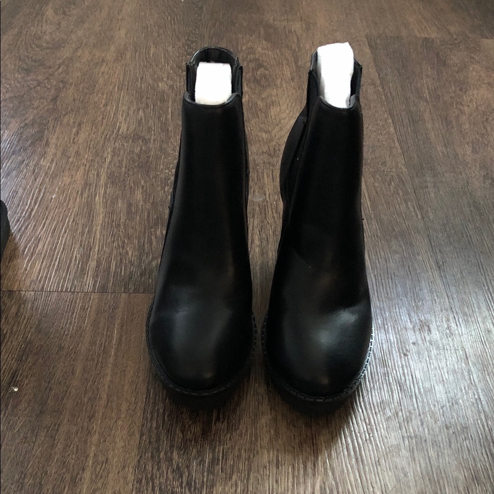 Windsor Black Women's Chelsea Ankle Boots